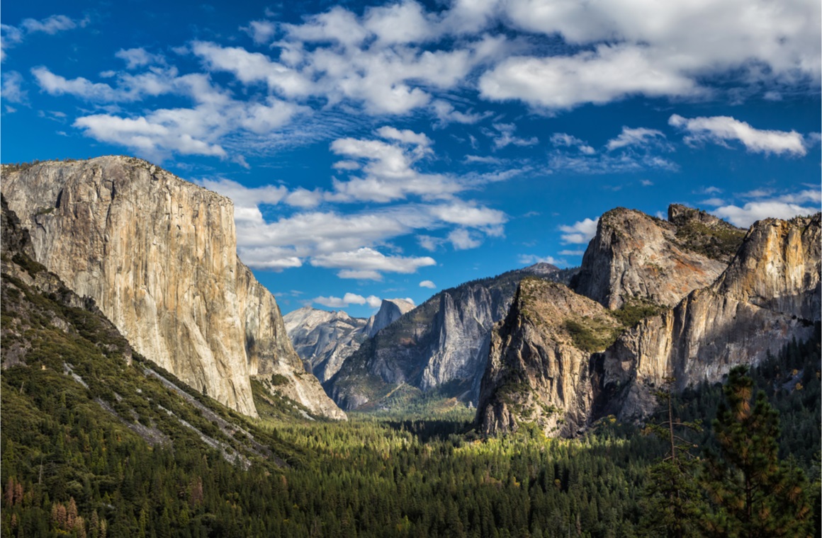 Beautiful scenic vista at Yosemite state park 