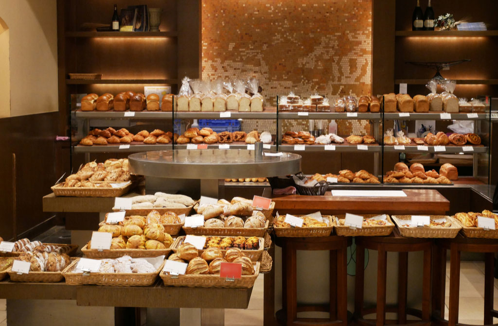 bakery shop women shopping