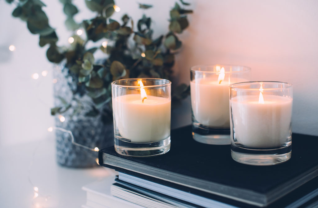 decor burning candles