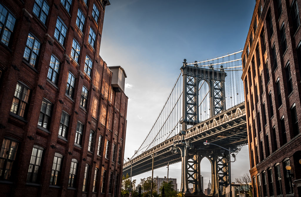 manhattan bridge seen narrow