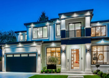 beautiful contemporary white house