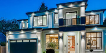 beautiful contemporary white house