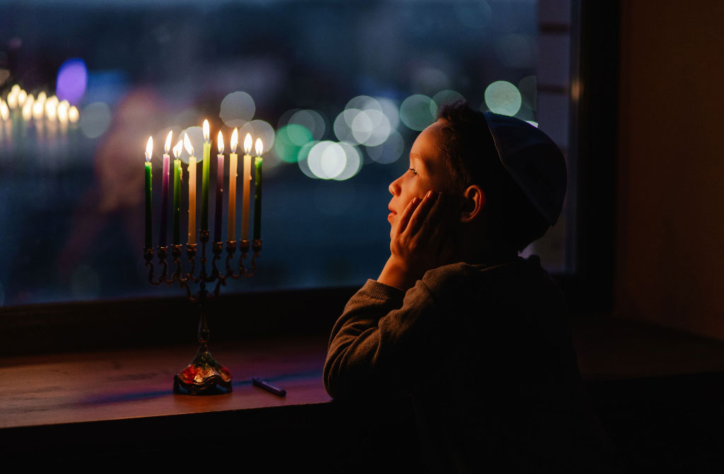 child lights menorah