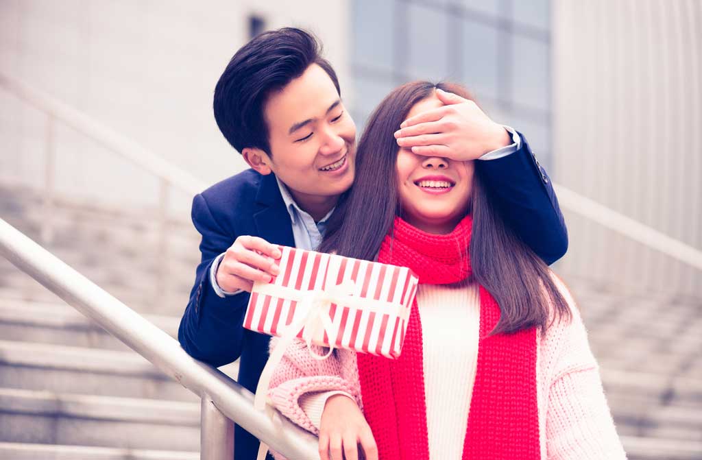 asian couple valentines dating