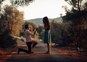 man love proposing surprised