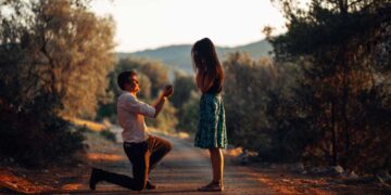 man love proposing surprised