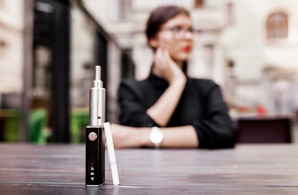 woman business e cigarettes