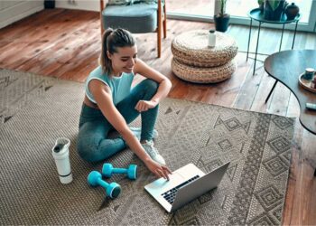 sporty woman sportswear