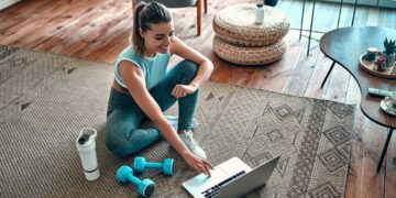 sporty woman sportswear