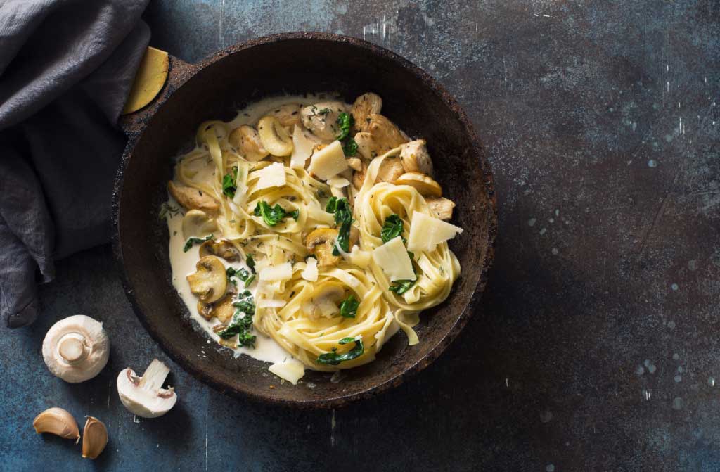 italian pasta fetuccini mushroms