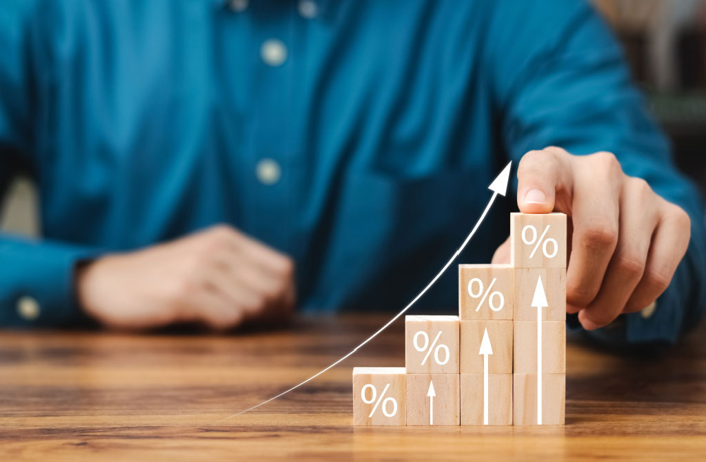 interest rate wooden dividend concept