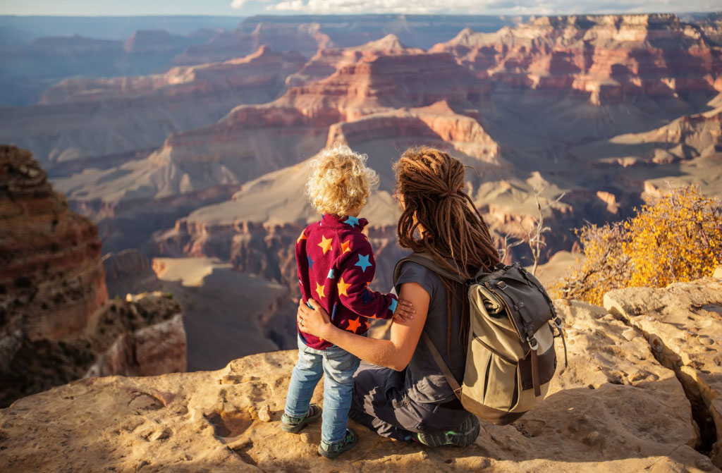 mother and his boy in grand canyon