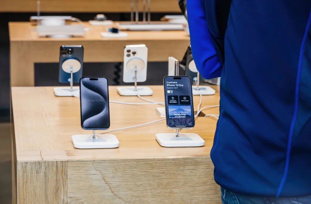 inside apple store view