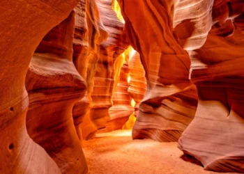 antelope canyon lights rocks
