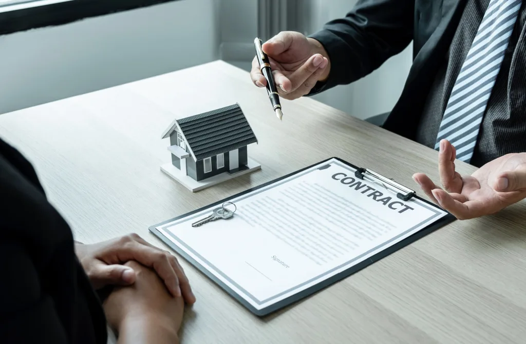 sale estate agent presenting home loan